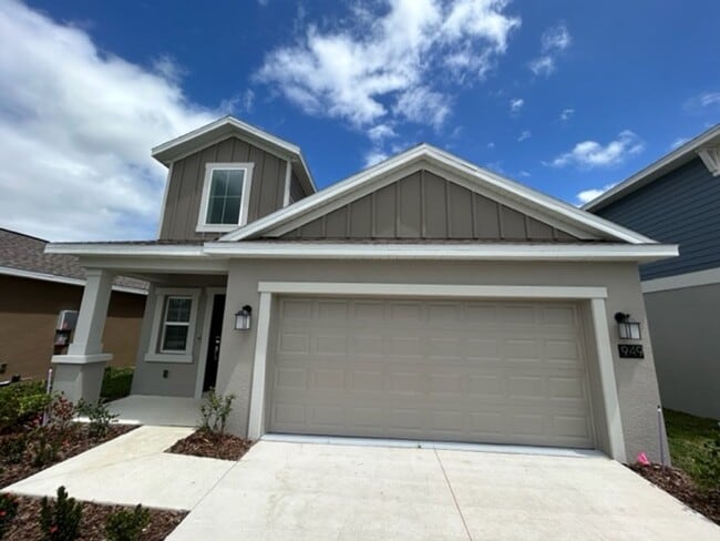 Building Photo - 5/2.5 Beautiful New Home