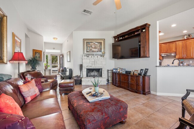 611 Newport Dr Unidad Pat Moreno