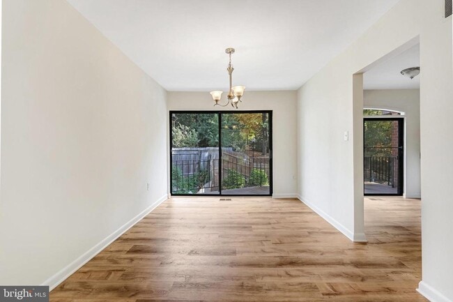 Photo - 4923 Casimir St