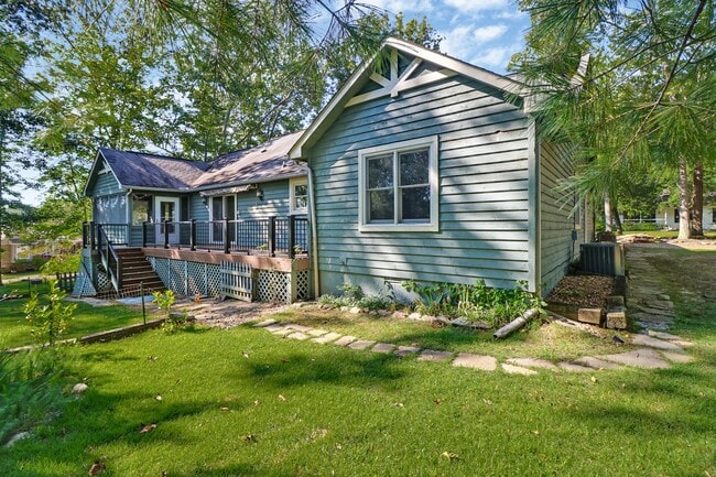 Photo - Immaculate, fully furnished property with lake views. Available for 6 to 12 month lease