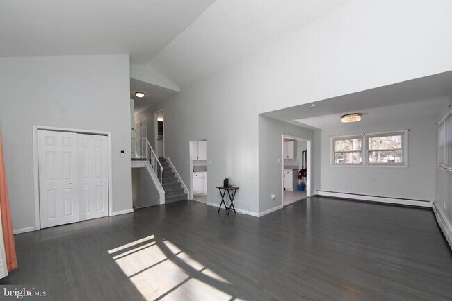 Photo - 332 Woodbine St