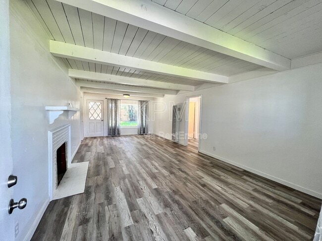 Photo - 1932 Rutledge Way