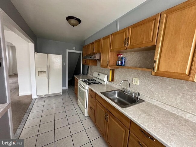 Photo - 6723 Leonard St