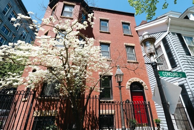 Building Photo - 29 Monument Sq Unit 2