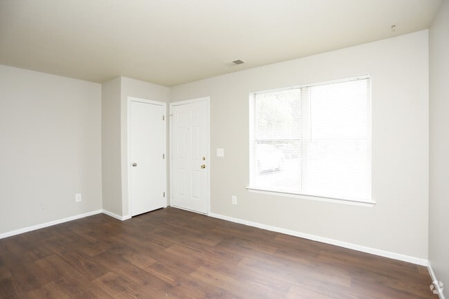 Willow Creek Apartments & Townhomes