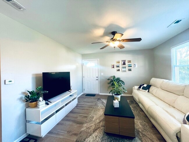 Photo - 178 Stephanie Ct Unidad A