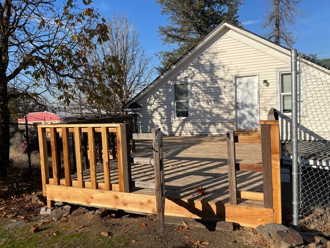 Photo - 408 E Pacific Ave