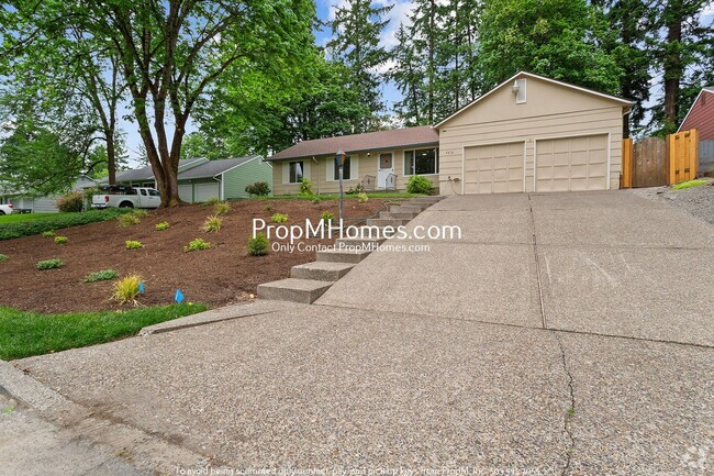 Building Photo - Updated 3 Bedroom Home in Aloha - Large Fe...