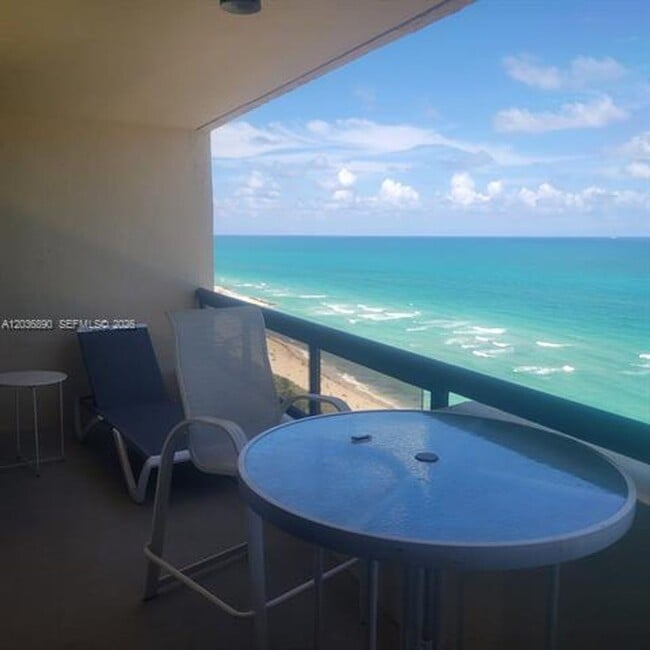 Photo - 2555 Collins Ave