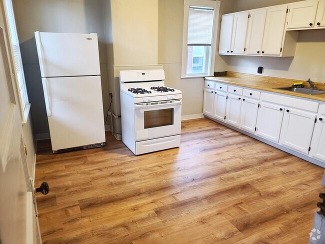 Building Photo - 346 Faneuil St Unit 2 Rental