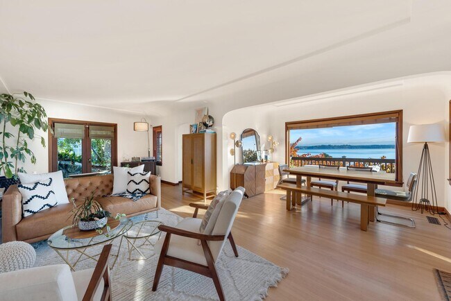 Photo - 327 Lake Washington Blvd