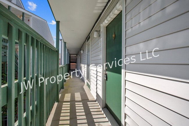 Photo - Bright & Cozy 1-Bedroom Condo in Prime Metairie Location Unit #203