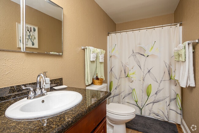2BR, 1BA - 1,024SF