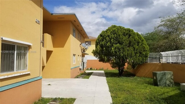 Building Photo - 2985 W 80th St Unit 202