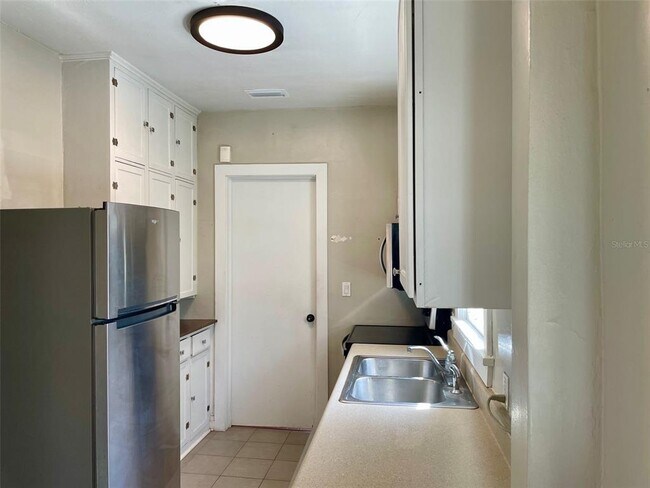 Photo - 215 W 16th St