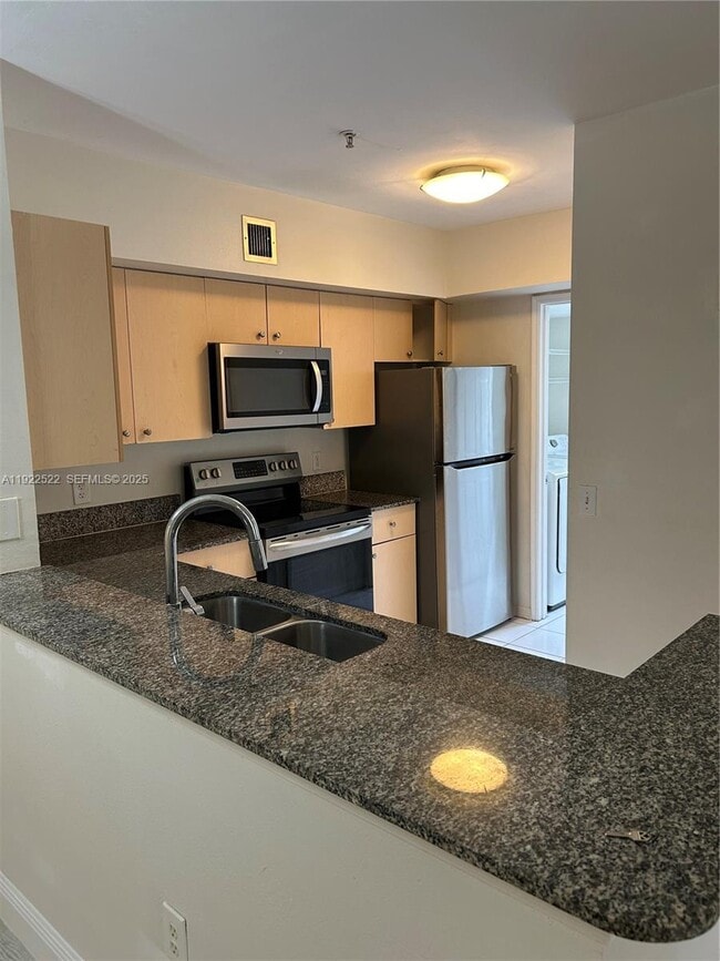 Building Photo - 2494 Centergate Dr Unit 302