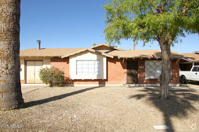 Building Photo - 3738 W Claremont St Rental