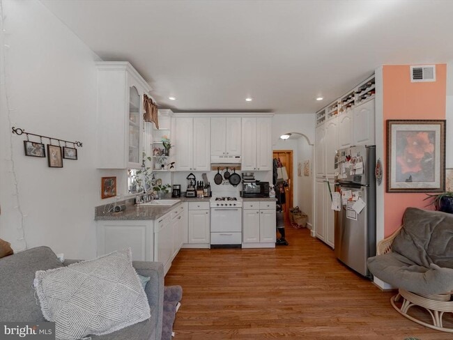 Photo - 1108 Locust St Unit THIRD FLOOR