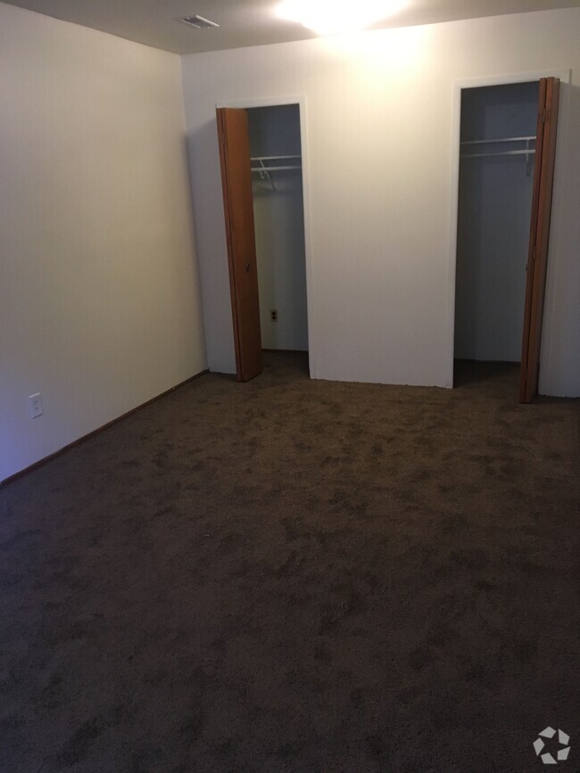 Building Photo - 14952 Sumner Rental