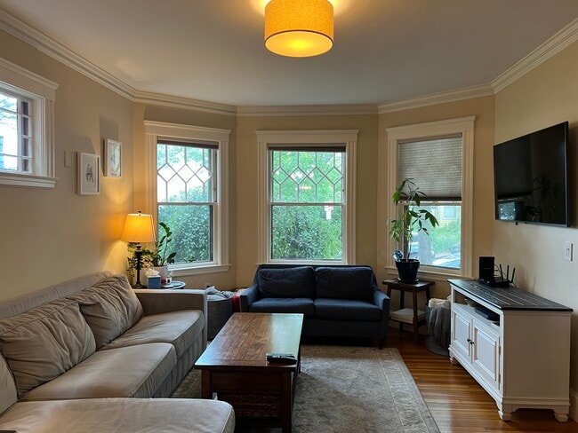 Building Photo - 182 Magazine St Unit 2