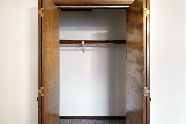 2BR, 1 .5BA - 1,080SF - Primary Closet