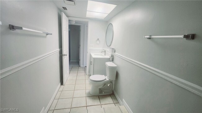 Building Photo - 5031 SW 16th Pl Unit 102 Rental