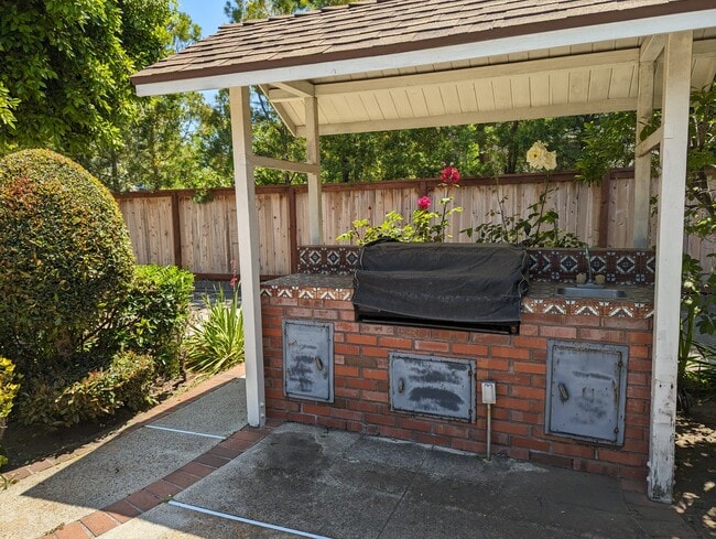 Photo - 5440 Topeka Dr