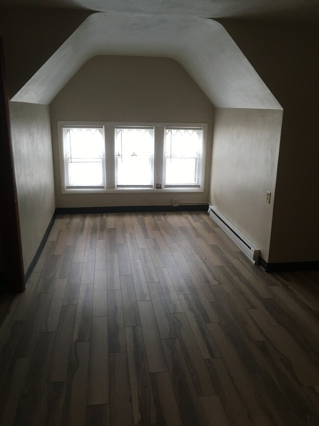 Photo - 1569 1st Ave SE