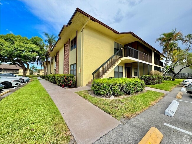 Building Photo - 10029 Winding Lake Rd Unit 201 Rental