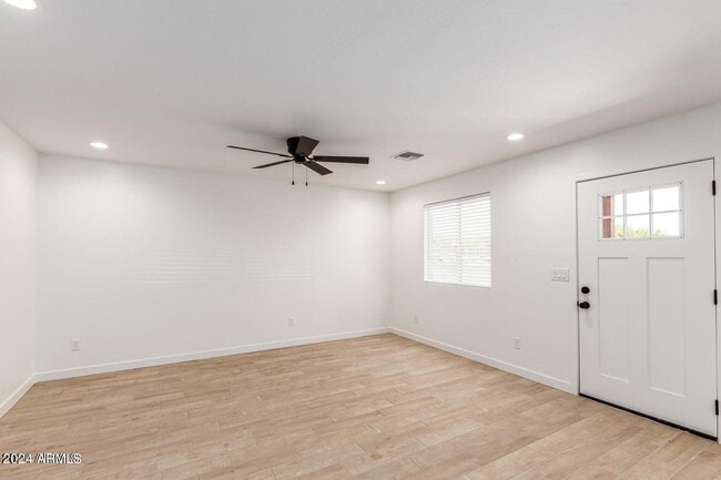 Photo - 406 S 98th Pl