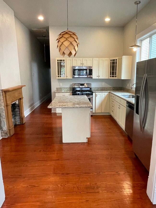 Building Photo - 16-216 S Lopez St Unit 216 S. Lopez Rental