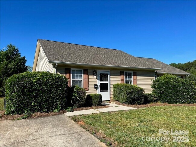 Building Photo - 131 McKendree Rd Rental