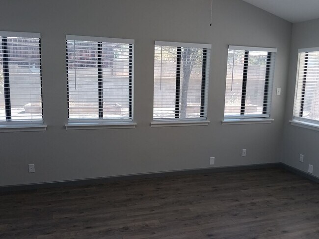 Photo - Stunning 4 bedroom, 2 bathroom home! Showi...