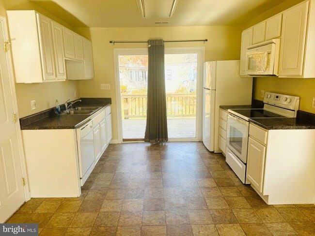 Photo - 45326 Stark Dr