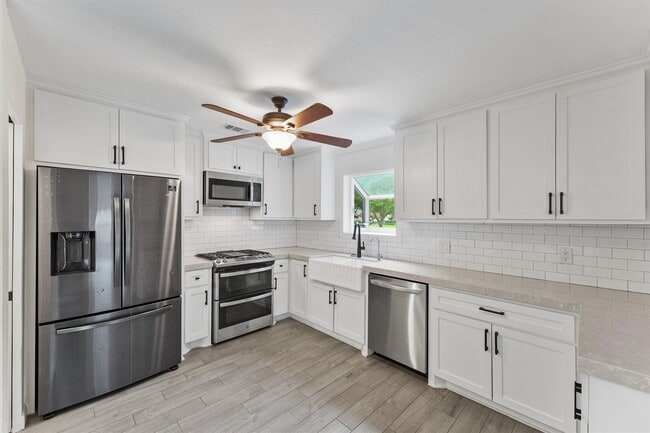 Building Photo - 417 W Hillary Cir