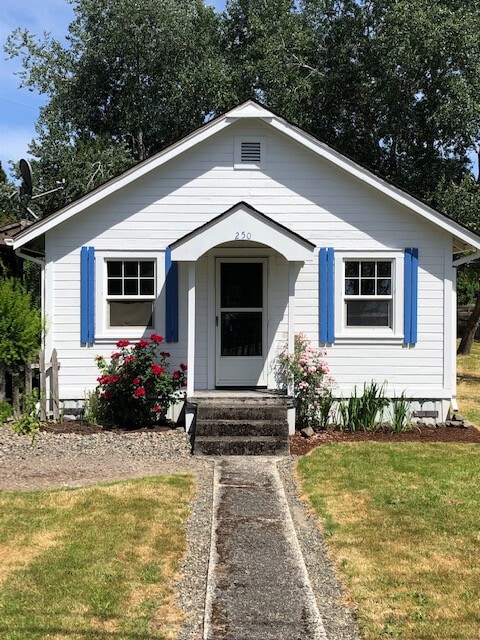 STATUS: HOLD- |R111| $1295 - STATUS: HOLD- |R111| $1295 House