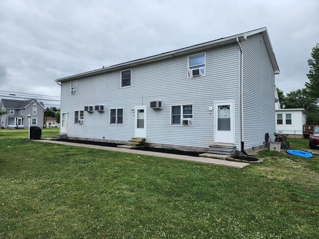 Building Photo - 613 Cedar St Unit B