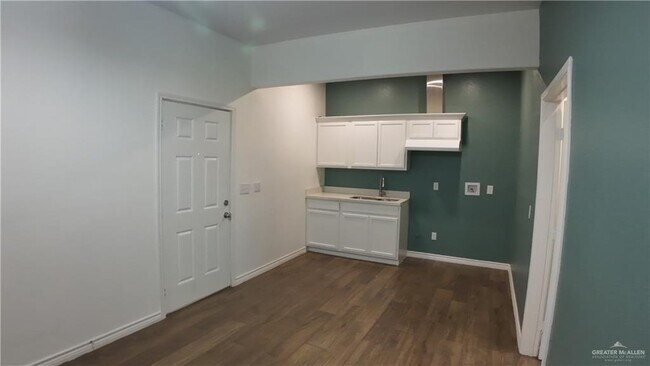 Building Photo - 7 Dallas St