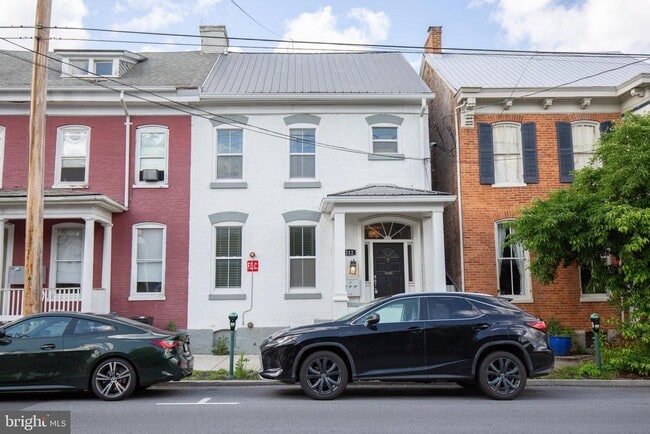 Photo - 212 W Burke St House