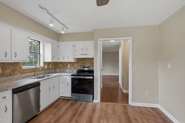 Photo - 515 Chesterfield Ave Unidad F