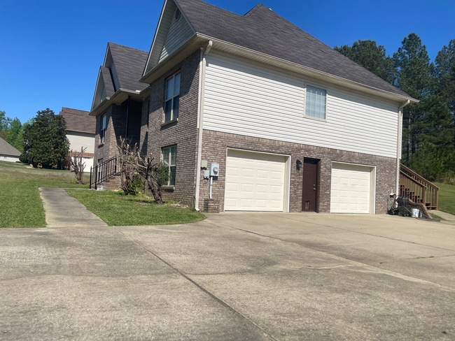 Photo - 770 Ridgefield Way