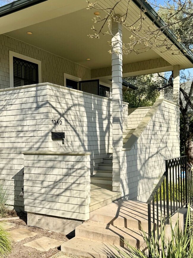 Photo - 3 Bedrooms, 2 Bathrooms Saint Helena Charm with Modern Conveniences