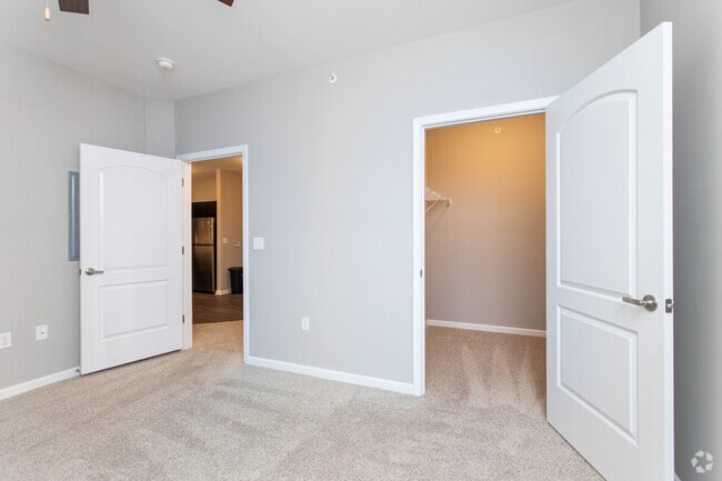 1BR, 1BA - 880 SF - The Red Oak