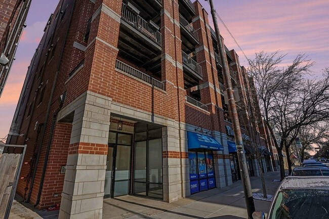 Photo - 2222 W Belmont Ave Unit 401