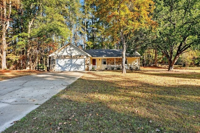 Building Photo - 165 Paces Dr