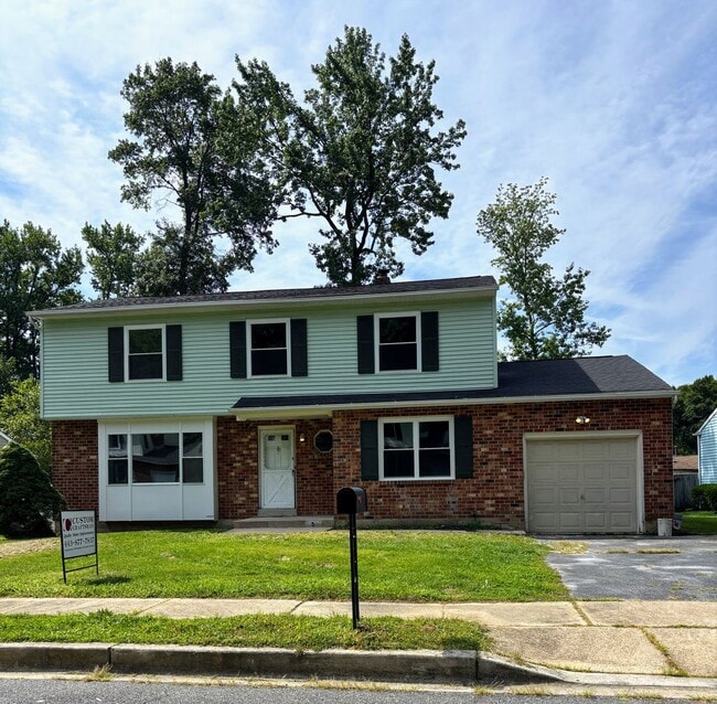 Building Photo - 5 Firethorn Ct