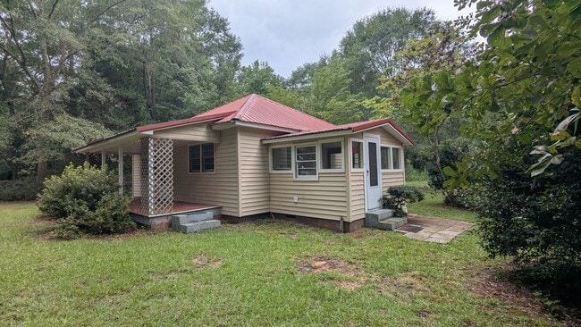 Building Photo - Coming up 810/25 Modest private home
