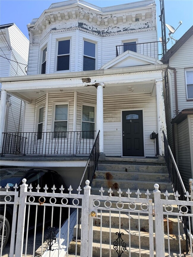 Building Photo - 41 S 12th Ave Unit 2nd Floor