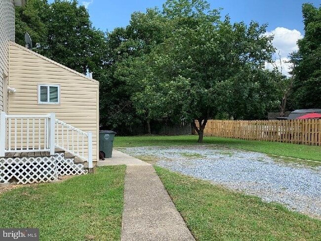 Building Photo - 6 Williams St