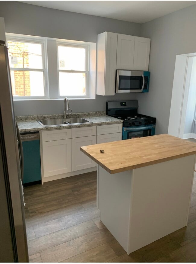 Building Photo - 8340 S Manistee Ave Unit 1